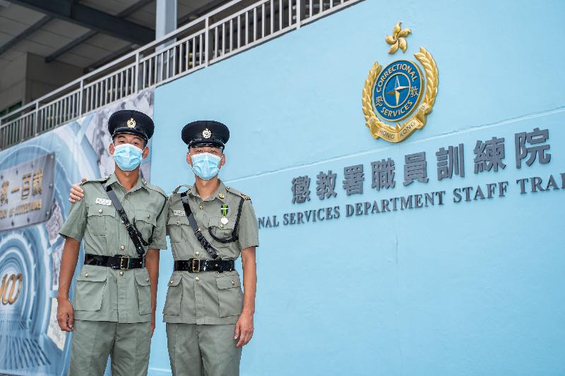 The Correctional Services Department (CSD) held a passing-out parade at the Staff Training Institute in Stanley today (August 20). Two of the graduates are father and son. Photo shows the father, Officer Lai Kim-ping (right), who is promoted from Assistant Officer I, and his son, Assistant Officer II Lai Tsz-hin (left).