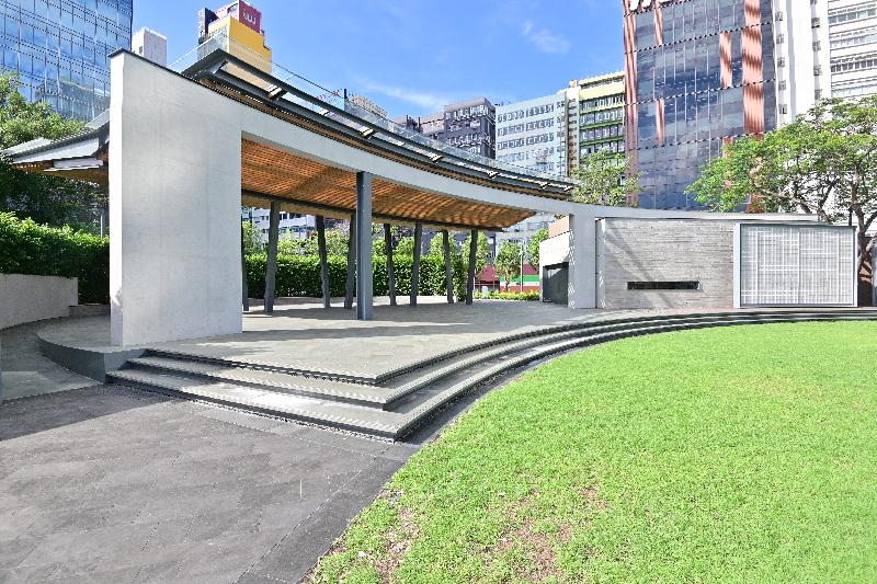 The refurbished Hoi Bun Road Park in Kwun Tong will reopen tomorrow (August 25) for public use. Photo shows the covered multi-purpose area and walkway adjacent to the lawns with interactive lighting to simulate galaxies and the shade of trees at specified times in the evening.