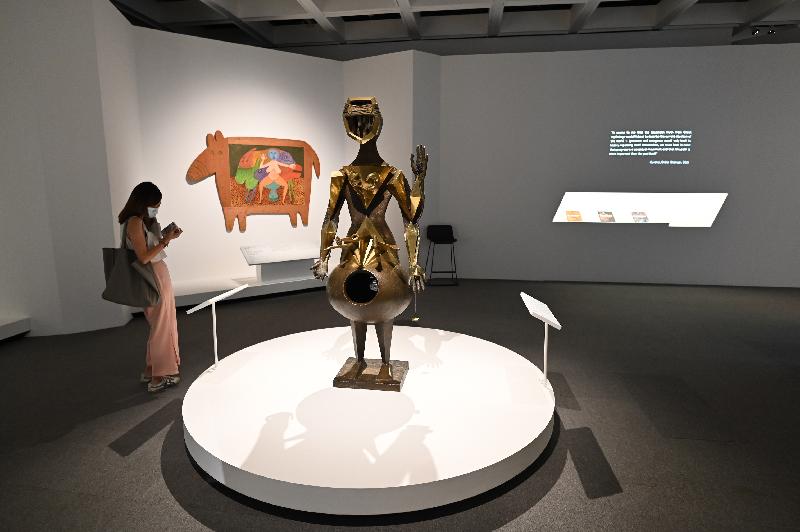 The "Mythologies: Surrealism and Beyond - Masterpieces from Centre Pompidou" exhibition at the Hong Kong Museum of Art will come to an end on September 15. The exhibition showcases 117 diverse items including paintings, sculptures, photography and archive material.