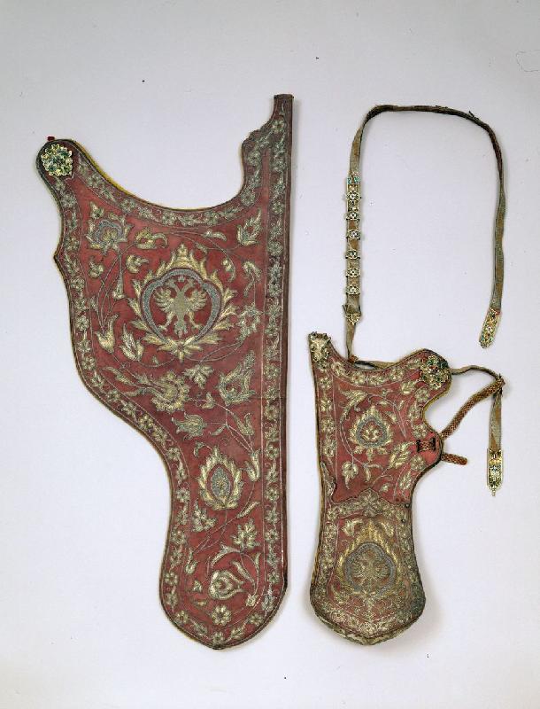 现正于香港文化博物馆举行的「圣耀皇权──俄罗斯皇家珍品展」将于八月二十九日（星期日）结束。图示沙皇阿列克谢．米哈伊洛维奇的撒袋（箭櫜与弓鞬）及腰带。
