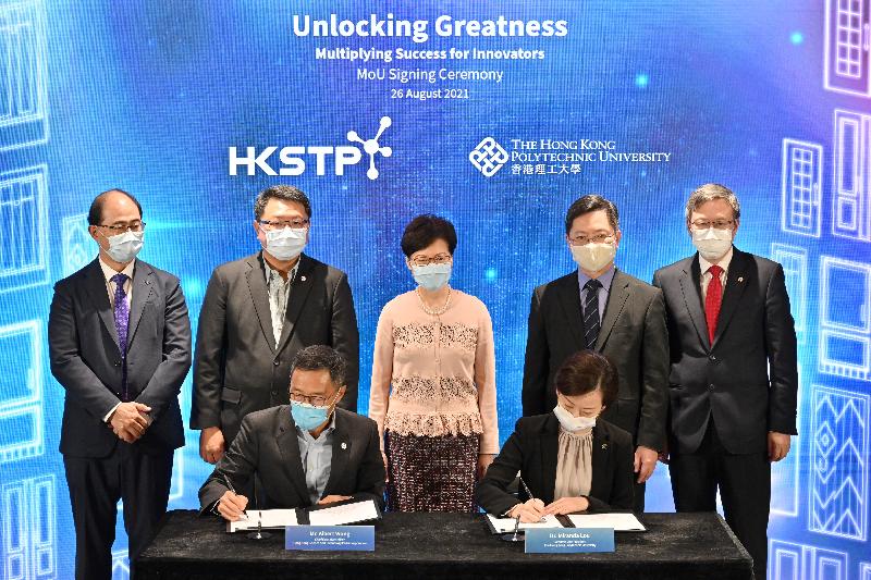 The Chief Executive, Mrs Carrie Lam, attended the "Unlocking Greatness" Memorandum of Understanding Signing Ceremony between the Hong Kong Science and Technology Parks Corporation (HKSTPC) and industry leaders today (August 26). Photo shows Mrs Lam (back row, centre); the Secretary for Innovation and Technology, Mr Alfred Sit (back row, second right); the Chairman of the Board of Directors of the HKSTPC, Dr Sunny Chai (back row, second left); the President of the Hong Kong Polytechnic University (PolyU), Professor Teng Jinguang  (back row, first right); and the Deputy President and Provost of PolyU, Professor Wong Wing-tak (back row, first left), witnessing the signing by the Chief Executive Officer of the HKSTPC, Mr Albert Wong (front row, left), and the Executive Vice President of PolyU, Dr Miranda Lou (front row, right).
