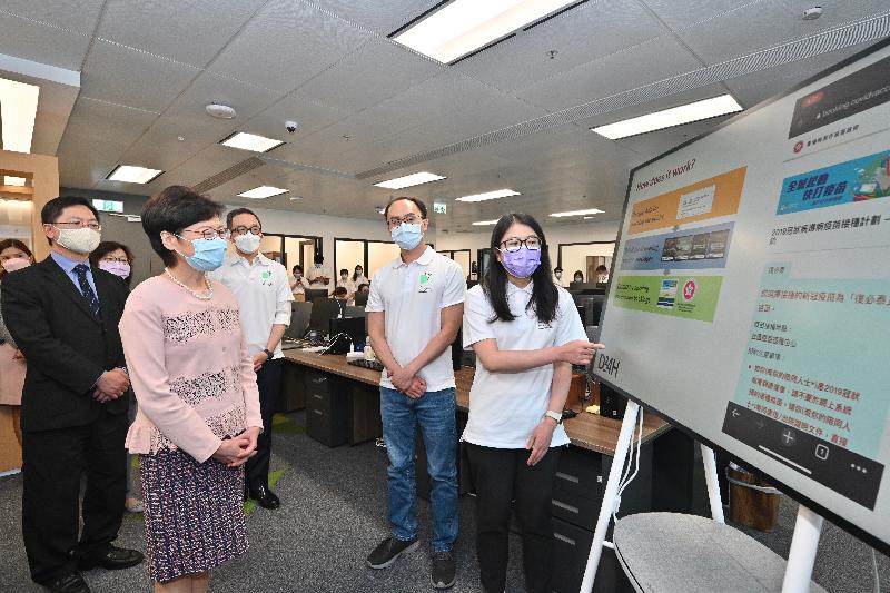 The Chief Executive, Mrs Carrie Lam, today (August 26) visited the research centres established under the InnoHK research clusters at the Hong Kong Science Park. Photo shows Mrs Lam (second left), accompanied by the Secretary for Innovation and Technology, Mr Alfred Sit (first left), and the Dean of the Li Ka Shing Faculty of Medicine of the University of Hong Kong, Professor Gabriel Leung (third left), touring the Laboratory of Data Discovery for Health.