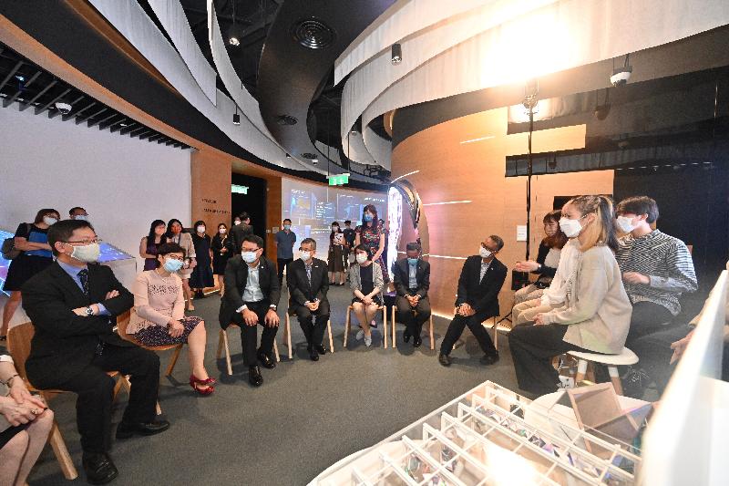 The Chief Executive, Mrs Carrie Lam, today (August 26) visited the research centres established under the InnoHK research clusters at the Hong Kong Science Park. Photo shows Mrs Lam (second left), accompanied by the Secretary for Innovation and Technology, Mr Alfred Sit (first left), and the Chairman of the Hong Kong Science and Technology Parks Corporation, Dr Sunny Chai (third left), touring the Experience Centre and meeting with students from the Hong Kong Design Institute.