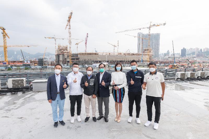Members of the Legislative Council (LegCo) visited the site office of the Kai Tak Sports Park (KTSP) today (August 31) to understand the progress of the development of the KTSP. Photo shows (from left) LegCo Members Mr Michael Tien, Mr Lau Kwok-fan, Mr Leung Che-cheung, Mr Lo Wai-kwok, Ms Yung Hoi-yan and Mr Vincent Cheng with the Commissioner for Sports, Mr Yeung Tak-keung.