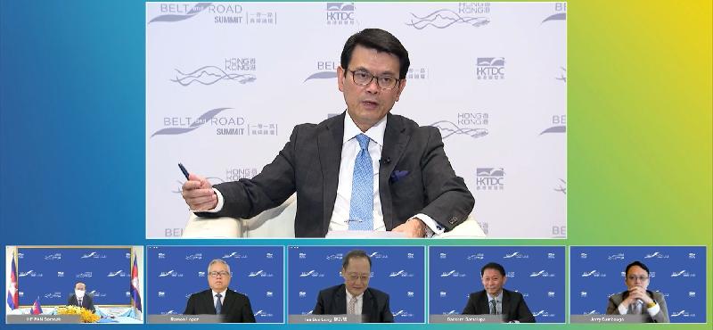 The sixth Belt and Road Summit opened today (September 1). The Secretary for Commerce and Economic Development, Mr Edward Yau (top), chaired the policy dialogue session titled "Promoting Multilateral Co-operation along the Belt and Road".
