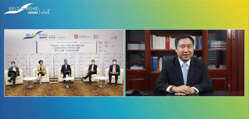 The Hong Kong Monetary Authority (HKMA) Infrastructure Financing Facilitation Office (IFFO) today (September 1) hosted a panel discussion on "'Greener' Bay Area: through the Sustainable Finance Lens" at the sixth Belt and Road Summit. The event commenced with opening remarks from the Director General of the Guangdong Financial Supervisory Authority, Mr Yu Haiping (first right). The panel discussion was moderated by the Executive Director (External) of the HKMA and the Deputy Director of the IFFO, Mr Darryl Chan (first left), and was joined by (from second left) ESG Partner of PwC Mainland China and Hong Kong Ms Sammie Leung; the Managing Director of Macquarie Asset Management, Mr Neil Johnson; the Chief Executive Officer of LFX, Mr Ed Lam; and the Head of Commercial Banking at the Hongkong and Shanghai Banking Corporation Limited, Mr Frank Fang.