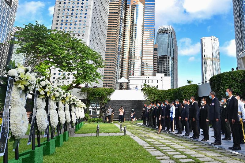 The Chief Executive, Mrs Carrie Lam, attended a ceremony to commemorate the Victory Day of the Chinese People's War of Resistance Against Japanese Aggression at Hong Kong City Hall Memorial Garden in Central this morning (September 3). Vice-Chairman of the National Committee of the Chinese People's Political Consultative Conference Mr C Y Leung; Deputy Director of the Liaison Office of the Central People's Government in the Hong Kong Special Administrative Region (HKSAR) Mr Yin Zonghua; Deputy Head of the Office for Safeguarding National Security of the Central People's Government in the HKSAR Mr Li Jiangzhou; the Commissioner of the Ministry of Foreign Affairs of the People's Republic of China in the HKSAR, Mr Liu Guangyuan; the Commander of the Chinese People's Liberation Army Hong Kong Garrison, Major General Chen Daoxiang; the Chief Justice of the Court of Final Appeal, Mr Andrew Cheung Kui-nung; former Chief Executive Mr Donald Tsang; the Chief Secretary for Administration, Mr John Lee; the Financial Secretary, Mr Paul Chan; the Secretary for Justice, Ms Teresa Cheng, SC; the Convenor of the Non-official Members of the Executive Council, Mr Bernard Chan; and the President of the Legislative Council, Mr Andrew Leung, also attended the ceremony.