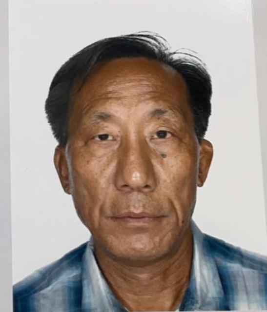  Kwok Kam-kuen, aged 65, is about 1.7 metres tall, 55 kilograms in weight and of thin build. He has a sqaure face with yellow complexion and short black hair. He was last seen wearing a grey shirt, a pair of long pants and carrying a backpack with yellow and purple spots. 