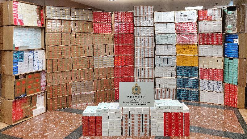 Hong Kong Customs yesterday (September 3) seized about 770 000 suspected illicit cigarettes with an estimated market value of about $2 million and a duty potential of about $1.46 million in Kwai Chung. Photo shows the suspected illicit cigarettes seized.