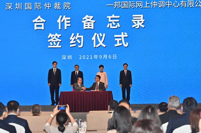 The Chief Executive, Mrs Carrie Lam, and the Secretary of the CPC Shenzhen Municipal Committee, Mr Wang Weizhong, led the delegation of the Hong Kong Special Administrative Region Government and the delegation of the Shenzhen Municipal People's Government respectively to attend the High-level Meeting cum Hong Kong/Shenzhen Co-operation Meeting 2021 at the Wuzhou Guest House in Shenzhen today (September 6) and witnessed the signing of four co-operation agreements between Hong Kong and Shenzhen. Photo shows Mrs Lam (back row, second right) and Mr Wang (back row, second left) witnessing the signing of the "Memorandum of Understanding between the Shenzhen Court of International Arbitration and eBRAM International Online Dispute Resolution Centre Limited".