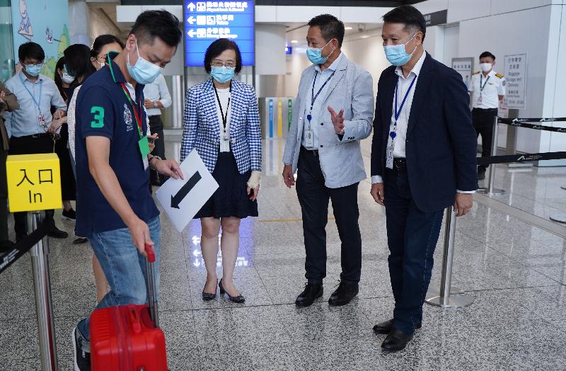 The Secretary for Food and Health, Professor Sophia Chan, visited the Passenger Arrival Hall of the Hong Kong International Airport this afternoon (September 13) to see for herself the arrangements for inbound travellers to take designated transport arranged by the Government to designated quarantine hotels.