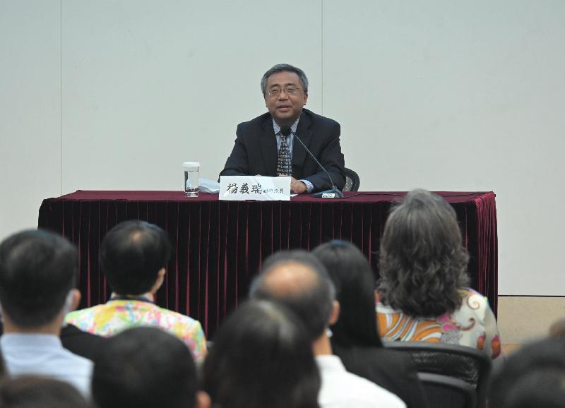 The Civil Service Bureau today (September 14) held a thematic talk delivered by Deputy Commissioner of the Office of the Commissioner of the Ministry of Foreign Affairs of the People's Republic of China in the Hong Kong Special Administrative Region Mr Yang Yirui (pictured) on the topic of "China - United States Relations and the Future of Hong Kong".