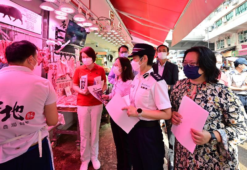 Representatives from various government departments conducted public education and publicity in Kowloon City District today (September 17) to remind shop operators and other stakeholders not to place goods or articles in public places or on carriageways. Picture shows the Deputy Director of Food and Environmental Hygiene, Miss Diane Wong (third right); District Officer (Kowloon City), Miss Alice Choi (first right); and Acting District Commander (Kowloon City), Ms Florence Chow (second right), together with District Council members distributing notices to shop operators.