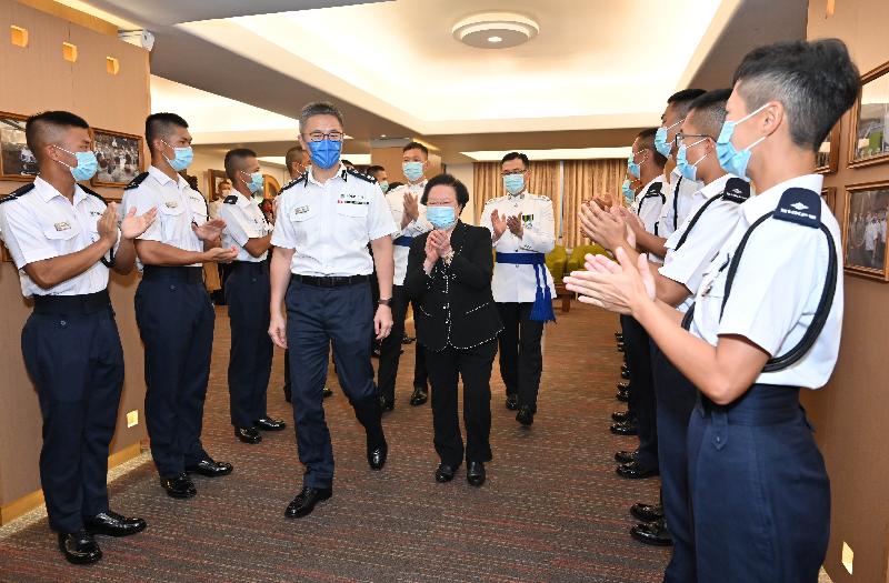 The Vice-Chairperson of the Hong Kong Special Administrative Region Basic Law Committee under the Standing Committee of the National People’s Congress, Ms Maria Tam (centre), and the Commissioner of Police, Mr Siu Chak-yee (fourth left) congratulate the probationary inspectors after the passing-out parade held at the Hong Kong Police College today (September 18).