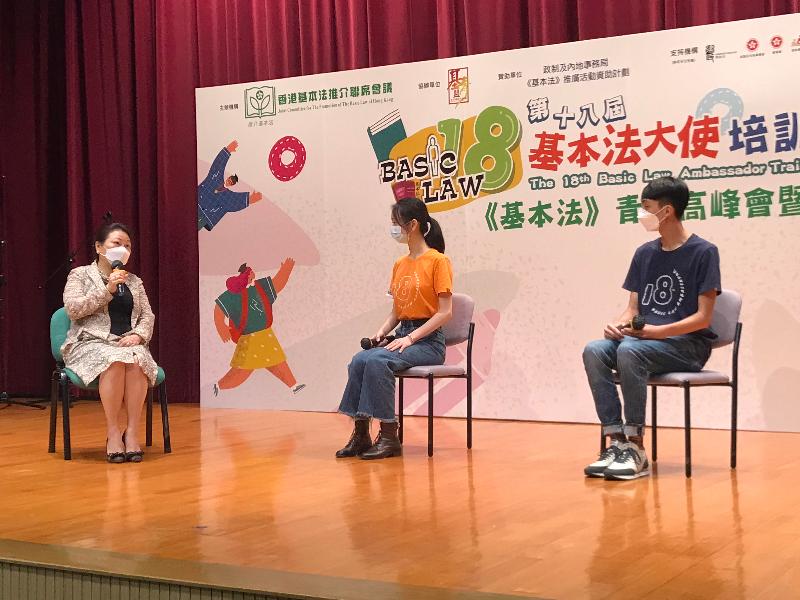 The Secretary for Justice, Ms Teresa Cheng, SC, attended a youth forum on the Basic Law organised by the Joint Committee for the Promotion of the Basic Law of Hong Kong today (September 18) to speak with secondary and university students on how to properly understand the Constitution, the Basic Law, national security and the concept of the rule of law.