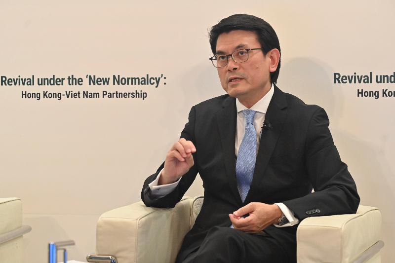 The Commerce and Economic Development Bureau and the Ministry of Industry and Trade of the Socialist Republic of Vietnam jointly held a webinar titled "Revival under the 'New Normalcy': Hong Kong - Viet Nam Partnership" today (September 20) to explore collaboration opportunities in such fields as trade, investment, professional services as well as innovation and technology. Photo shows the Secretary for Commerce and Economic Development, Mr Edward Yau, delivering remarks at the opening session.