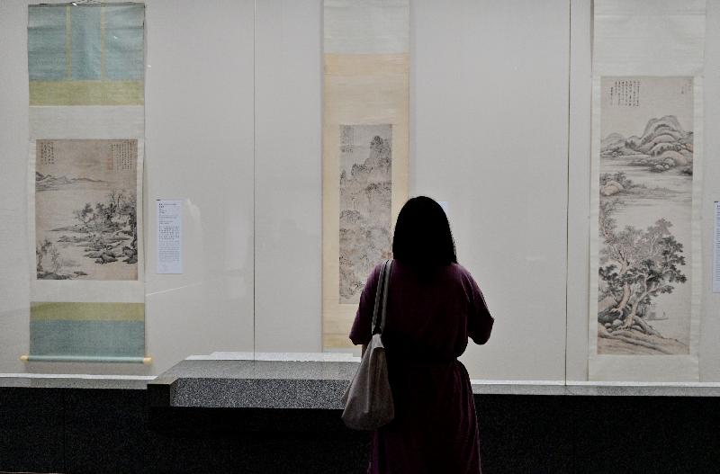 「心动．山水——虚白斋藏画选粹（一）」展览明日（九月二十四日）起在香港艺术馆举行。第一期展览展出二十七件虚白斋藏山水画作品。