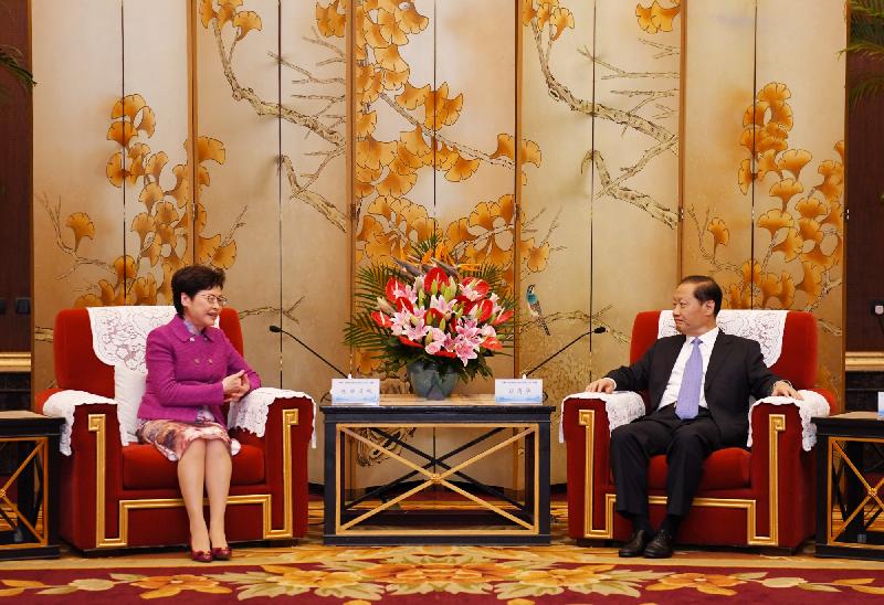 The Chief Executive, Mrs Carrie Lam, led a delegation of the Hong Kong Special Administrative Region Government to attend the High-Level Meeting cum the Second Plenary Session of the Hong Kong/Sichuan Co-operation Conference in Chengdu today (September 23). Photo shows Mrs Lam (left) meeting with the Secretary of the CPC Sichuan Provincial Committee, Mr Peng Qinghua (right).