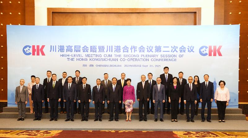 The Chief Executive, Mrs Carrie Lam, led a delegation of the Hong Kong Special Administrative Region Government to attend the High-Level Meeting cum the Second Plenary Session of the Hong Kong/Sichuan Co-operation Conference in Chengdu today (September 23). Photo shows Mrs Lam (front row, seventh right) and the Secretary of the CPC Sichuan Provincial Committee, Mr Peng Qinghua (front row, seventh left), with other participants of the conference.