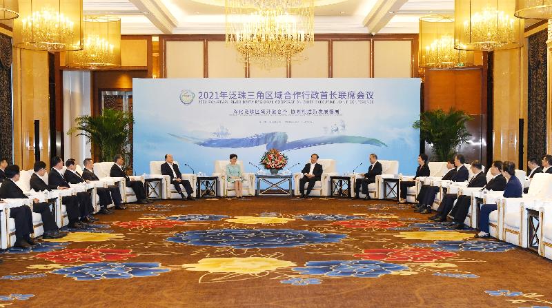 The Chief Executive, Mrs Carrie Lam (eighth left), and leaders of the Pan-Pearl River Delta, met with the Secretary of the CPC Sichuan Provincial Committee, Mr Peng Qinghua (eighth right), and the Governor of Sichuan Province, Mr Huang Qiang (seventh right), in Chengdu tonight (September 23).