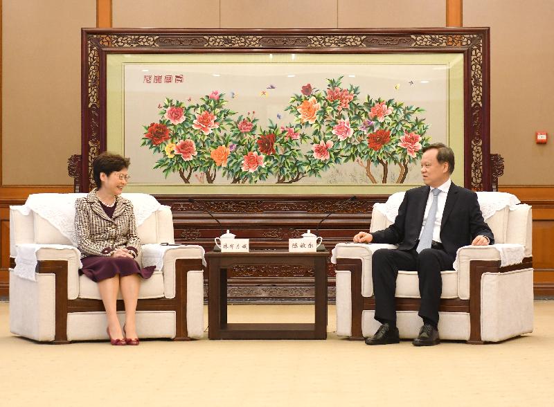 The Chief Executive, Mrs Carrie Lam (left), meets with the Secretary of the CPC Chongqing Municipal Committee, Mr Chen Min'er (right) in Chongqing today (September 24).