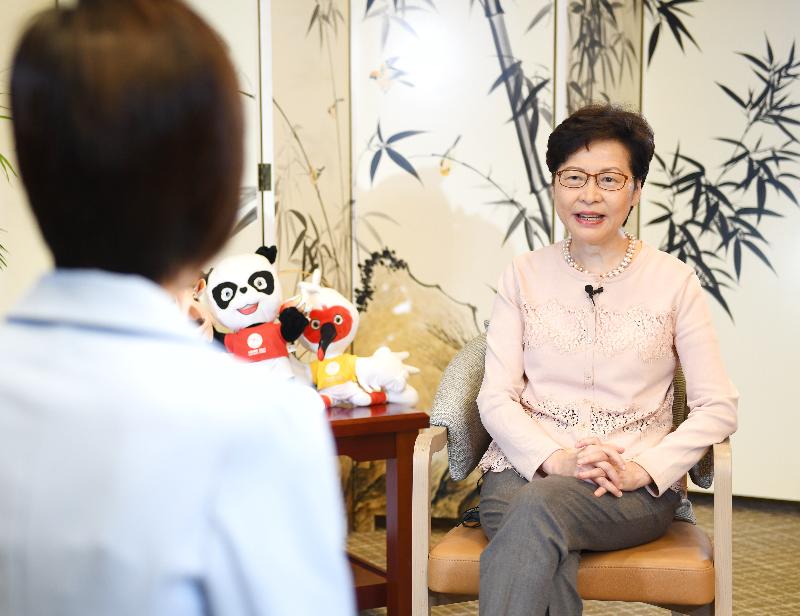 The Chief Executive, Mrs Carrie Lam, continued her visit to Xi'an today (September 27). Photo shows Mrs Lam giving an interview to Shaanxi media.