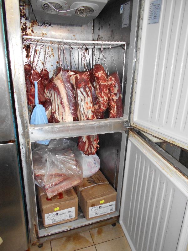 In a blitz operation today (September 28), the Food and Environmental Hygiene Department raided a licensed fresh provision shop at Choi Ming Shopping Centre, Tseung Kwan O, suspected of selling frozen meat as fresh meat. Photo shows the suspected frozen meat seized during the operation.