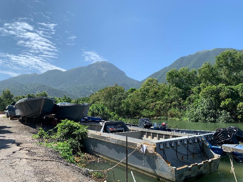 Hong Kong Customs, the Police and the Lands Department have mounted joint operations at various smuggling black spots on Lantau Island since September 30 this year with a view to vigorously combating sea smuggling activities. Photo shows some of the speedboats suspected to have been illegally modified or constructed found on unleased land near Ngau Au Village, Tung Chung.