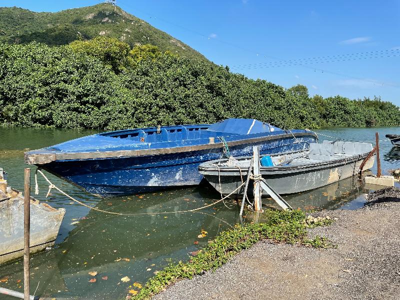 Hong Kong Customs, the Police and the Lands Department have mounted joint operations at various smuggling black spots on Lantau Island since September 30 this year with a view to vigorously combating sea smuggling activities. Photo shows some of the speedboats suspected to have been illegally modified or constructed found on unleased land near Ngau Au Village, Tung Chung.