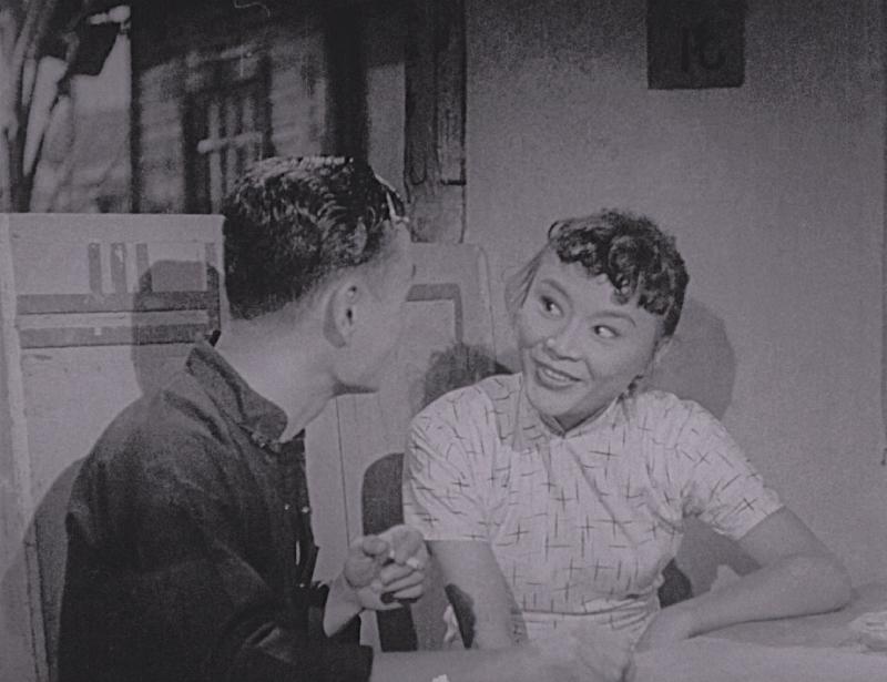 康乐及文化事务署香港电影资料馆的「瑰宝情寻」系列将以「声影『留』传」为题，于十一月至明年五月期间，每月首个星期日放映两套同类主题电影，向观众展现不同年代制作人处理电影题材手法的异同。图示《美人计》（1956）剧照 。