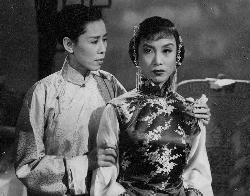 康乐及文化事务署香港电影资料馆的「影画早晨」节目，选映十八出邓碧云的经典作，让影迷重温其风采。图示《夜祭金娇》（1954）剧照。