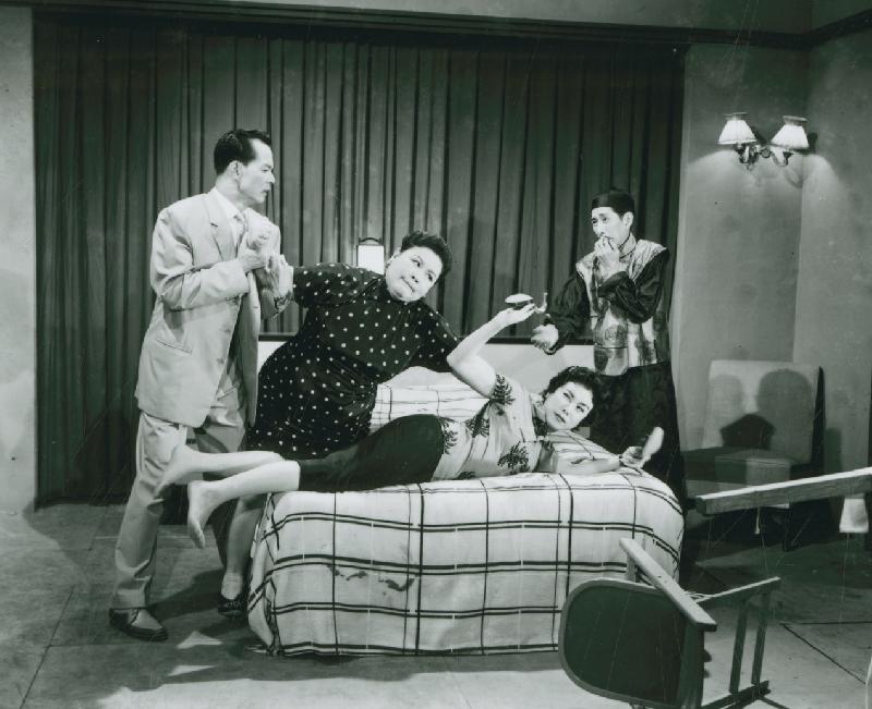 康乐及文化事务署香港电影资料馆的「影画早晨」节目，选映十八出邓碧云的经典作，让影迷重温其风采。图示《王先生骑正胭脂马》（1959）剧照。