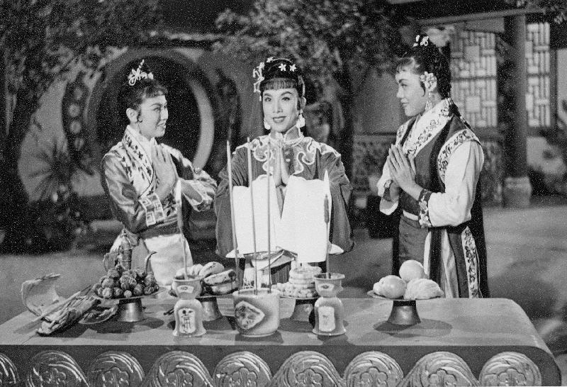 康乐及文化事务署香港电影资料馆的「影画早晨」节目，选映十八出邓碧云的经典作，让影迷重温其风采。图示《第八才子花笺记》（1960）剧照。