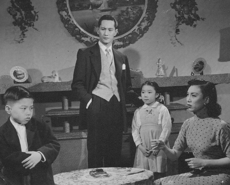 The Hong Kong Film Archive of the Leisure and Cultural Services Department will feature 18 classic works of Tang Bik-wan in the "Morning Matinee" series, enabling film buffs to revisit the allure of Tang. Photo shows a film still of "Two Sisters in Phoenix Bower" (1954).