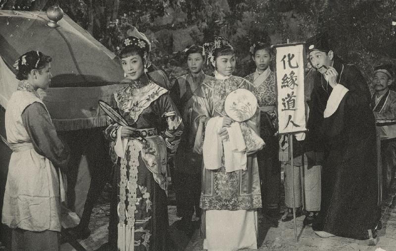 The Hong Kong Film Archive of the Leisure and Cultural Services Department will feature 18 classic works of Tang Bik-wan in the "Morning Matinee" series, enabling film buffs to revisit the allure of Tang. Photo shows a film still of "Su Siu-mui Thrice Tricks the Groom" (1958).