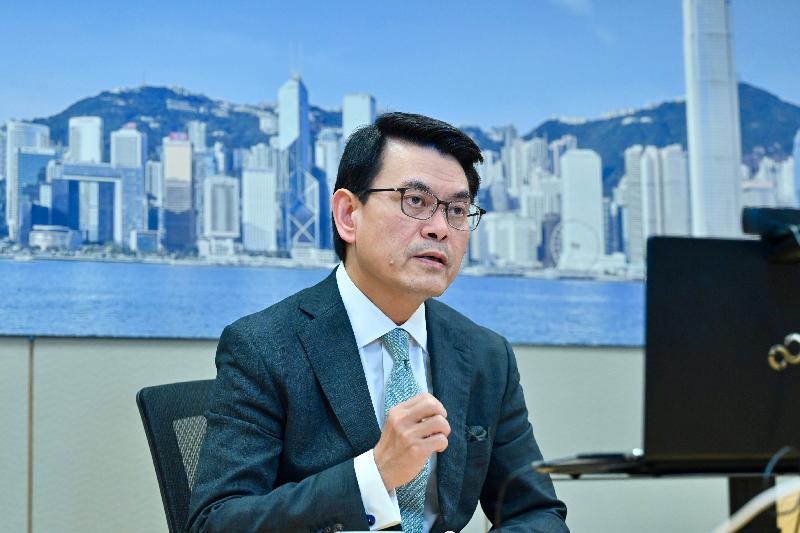 The Secretary for Commerce and Economic Development, Mr Edward Yau, today (October 7) shared his insights with start-up and business professionals from Germany on the strengths and benefits that Hong Kong can offer to the German start-up community at a webinar organised by the Hong Kong Economic and Trade Office, Berlin.