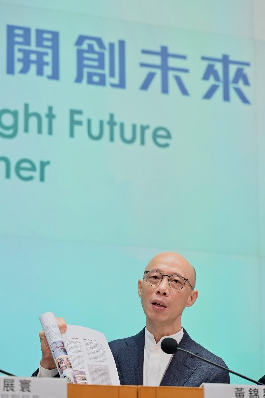 The Secretary for the Environment, Mr Wong Kam-sing, elaborates on the environmental initiatives under Hong Kong's Climate Action Plan 2050 in "The Chief Executive's 2021 Policy Address" at a press conference today (October 8).