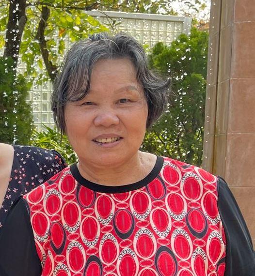 Wong Sau-yip, aged 65, is about 1.5 metres tall, 68 kilograms in weight and of fat build. She has a round face with yellow complexion and short grey and white hair. She was last seen wearing a red T-shirt, dark-colored trousers and black shoes. 

