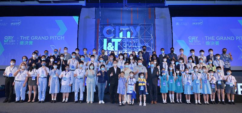The Chief Executive, Mrs Carrie Lam, attended the first City I&T Grand Challenge Grand Pitch and Award Presentation Ceremony today (October 16). Photo shows (first row, from eighth left) the Commissioner for Innovation and Technology, Ms Rebecca Pun; the Permanent Secretary for Innovation and Technology, Ms Annie Choi; the Secretary for Innovation and Technology, Mr Alfred Sit; Mrs Lam; the Chairman of the Board of Directors of the Hong Kong Science and Technology Parks Corporation (HKSTP), Dr Sunny Chai; and the Chief Executive Officer of the HKSTP, Mr Albert Wong, with the contestants.