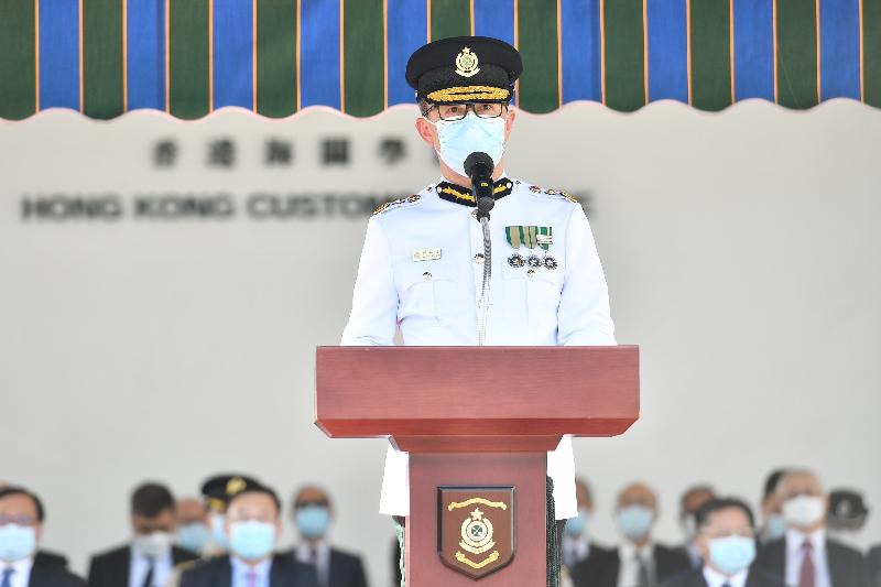 Hong Kong Customs held a passing-out parade, including a Chinese-style flag-raising ceremony and foot drill performance, for the 129th-132nd Customs Inspector Induction Courses and the 475th-478th Customs Officer Induction Courses at the Hong Kong Customs College today (October 19). Photo shows the Commissioner of Customs and Excise, Mr Hermes Tang, speaking at the parade.