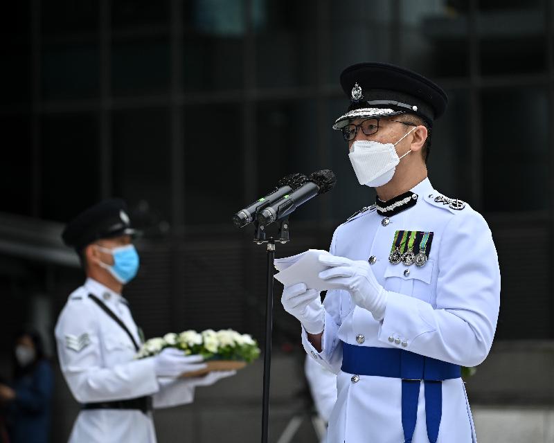 警務處今日（十月二十二日）早上在警察總部舉行紀念儀式，悼念因公殉職的警隊及輔助警察隊人員。圖示警務處處長蕭澤頤於儀式上致辭。