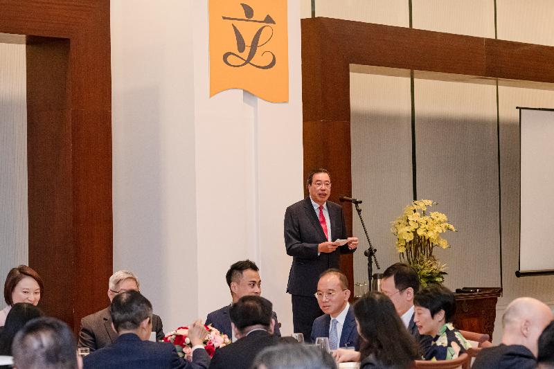 立法会主席梁君彦今日（十月二十五日）晚上在惜别晚宴致辞，祝愿行政机关与立法会合力推动良政善治，令香港再创高峰。