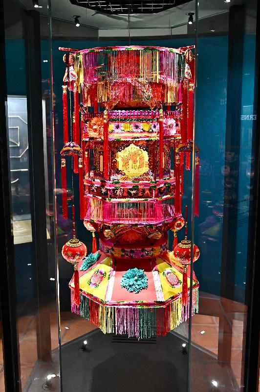 The "Lost and Sound - Hong Kong Intangible Cultural Heritage" Exhibition Series will be held at the Hong Kong Intangible Cultural Heritage Centre from tomorrow (November 3). Picture shows a lantern for newborn sons used in lantern lighting ceremonies in traditional villages to celebrate the birth of a male clan member.
