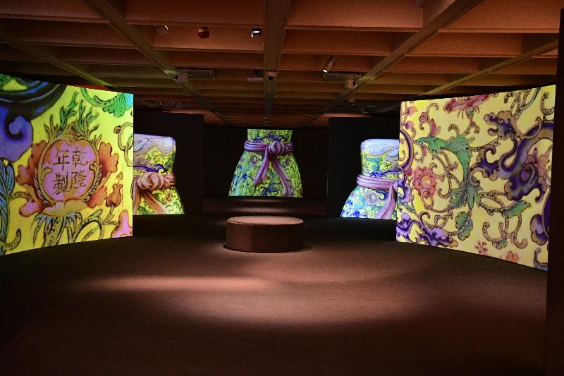香港藝術館十一月五日起舉行「#物色──館藏文物的色彩美學」展覽。展覽分為五個不同顏色展區，展出300多件精選中國文物藏品。