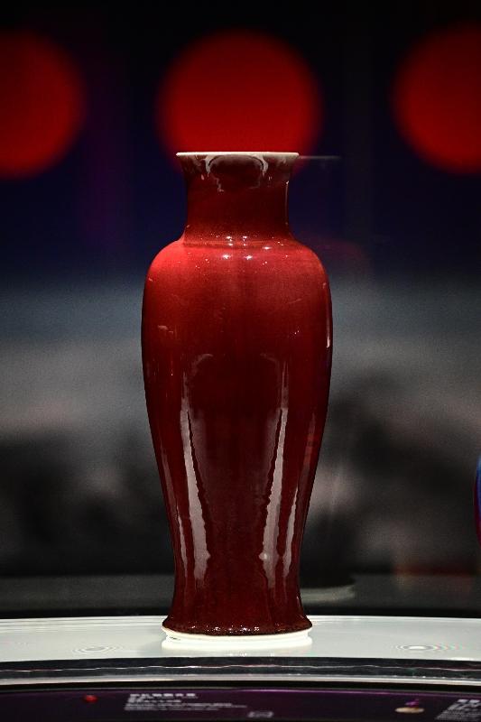 The exhibition "#popcolours: The Aesthetics of Hues in Antiquities from the HKMoA Collection" will be held from November 5 at the Hong Kong Museum of Art (HKMoA). Picture shows a baluster vase in langyao red glaze from the Kangxi period of the Qing dynasty. (Donated by Mr Cheung Kee-wee.)