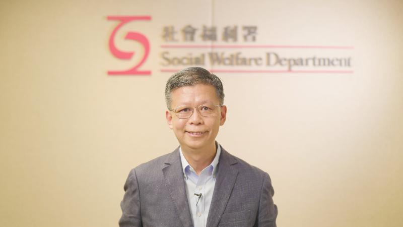 The Social Welfare Department today (November 4) held an event via live broadcast to celebrate the first anniversary of the Opportunities for the Elderly Project Day. Photo shows the Director of Social Welfare, Mr Gordon Leung, giving a speech by video for the event.

