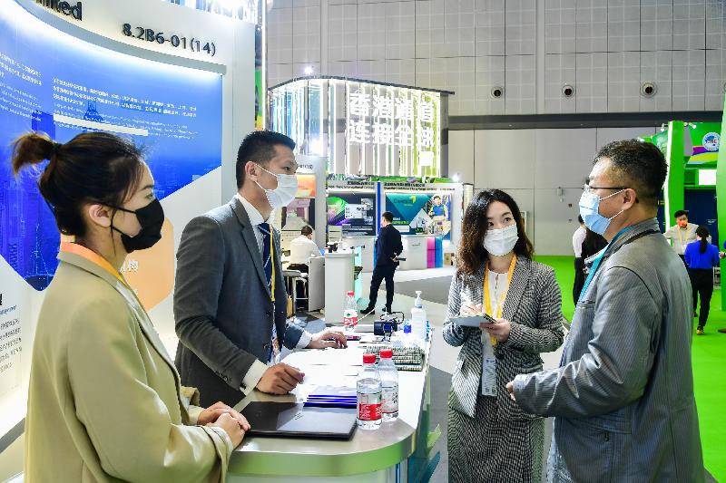 第四届中国国际进口博览会由今日（十一月五日）至十一月十日在上海举行，约二百四十家香港企业参展。