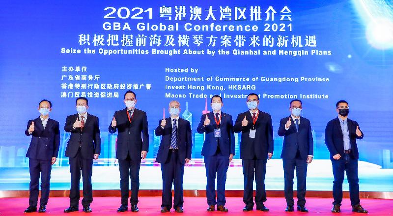 Invest Hong Kong (InvestHK), the Department of Commerce of Guangdong Province and the Macao Trade and Investment Promotion Institute co-organised a hybrid Conference entitled "GBA Global Conference 2021 - Seize the Opportunities brought about by the Qianhai and Hengqin Plans" in Shanghai today (November 8). Photo shows (from left) the President & Co-CEO of AkroStar Technology Co Ltd, Mr Jack Zeng; the Deputy Director-General of the Authority of Qianhai Shenzhen-Hong Kong Modern Service Industry Cooperation Zone, Mr Yuan Fuyong; the Head of Investment Promotion Unit of InvestHK in Shanghai, Mr Philip Kung; the Inspector at Level 2 of the Department of Commerce of Guangdong Province, Mr Ye Hua; the Executive Director of the Macao Trade and Investment Promotion Institute, Mr Vincent U; the Director of Promotion Group, the Commercial Office of the Economic Affairs Department of the Liaison Office of the Central People's Government in the Macao Special Administrative Region, Mr Xu Hongri; the Acting Director of the Economic Development Bureau of the Executive Committee of the Guangdong-Macao Intensive Cooperation Zone in Hengqin, Mr António Lei; and the Executive Vice President of LF Logistics (China) Co Ltd, Mr Jerramy Hu.