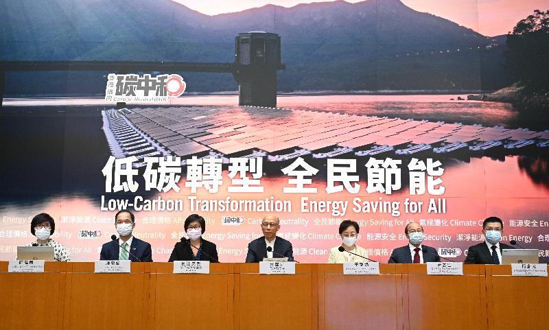 The Secretary for the Environment, Mr Wong Kam-sing (centre); the Managing Director of the Hongkong Electric Company Limited (HK Electric), Mr Wan Chi-tin (second right); and the Managing Director of CLP Power Hong Kong Limited (CLP Power), Mr Chiang Tung-keung (second left), hold a joint press conference today (November 9) to announce the 2022 electricity tariff adjustments of the two power companies. Also present at the press conference are the Deputy Secretary for the Environment, Mrs Millie Ng (third left); the Principal Assistant Secretary for the Environment (Financial Monitoring), Ms Esther Wang (third right); the General Manager (Corporate Development) of HK Electric, Mr Bill Ho (first right); and the Chief Corporate Development Officer of CLP Power, Ms Quince Chong (first left).