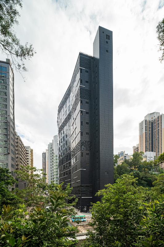 Digital Realty, one of the largest global providers of carrier- and cloud-neutral data centre, colocation and interconnection solutions, officially opened its second data centre, namely Digital Realty Kin Chuen (HKG11), in Hong Kong today (November 17). Photo shows the data centre, which is located in Kwai Chung. 


